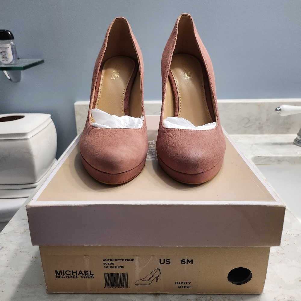 Size 6M Michael Kors Dusty Rose Suede Pumps